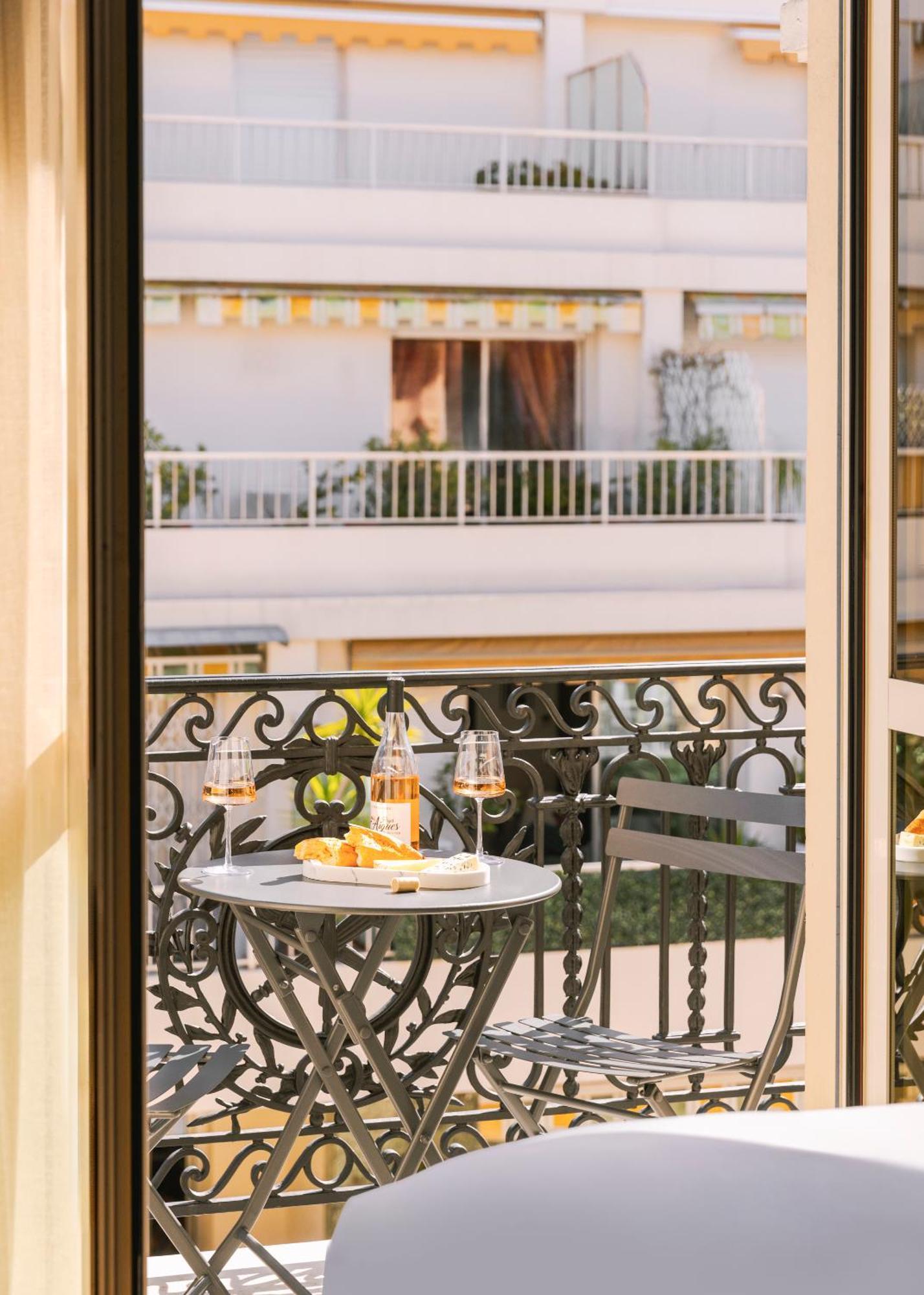 Hotel Yelo Mozart Powered By Sonder Niza Exterior foto